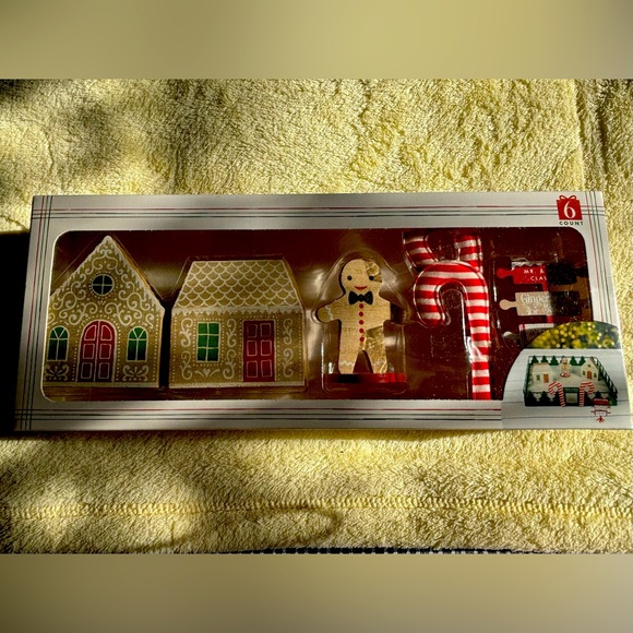 Target 6 count Gingerbread Tiered Tray Props. - Picture 4 of 7